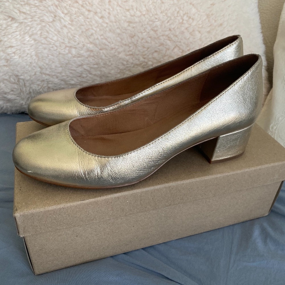 Madewell The Ella Pumps in Metallic Gold